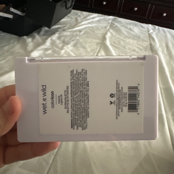 Eye shadows - Picture 3 of 3